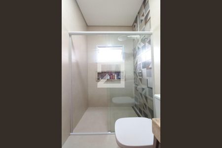 Casa de condomínio à venda com 260m², 3 quartos e 4 vagas Casa de condomínio à venda com 260m², 3 quartos e 4 vagasBanheiro da Suíte 2