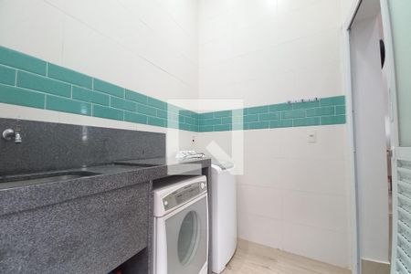 Casa de condomínio à venda com 260m², 3 quartos e 4 vagas Casa de condomínio à venda com 260m², 3 quartos e 4 vagasÁrea de Serviço