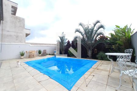 Casa de condomínio à venda com 260m², 3 quartos e 4 vagas Casa de condomínio à venda com 260m², 3 quartos e 4 vagasÁrea externa - Piscina