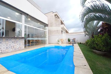 Casa de condomínio à venda com 260m², 3 quartos e 4 vagas Casa de condomínio à venda com 260m², 3 quartos e 4 vagasÁrea externa -  Piscina