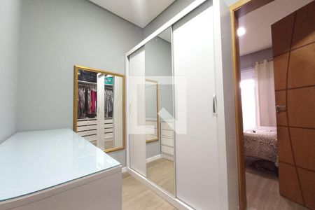 Casa de condomínio à venda com 260m², 3 quartos e 4 vagas Casa de condomínio à venda com 260m², 3 quartos e 4 vagasCloset da suíte 1