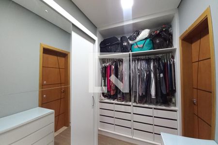 Casa de condomínio à venda com 260m², 3 quartos e 4 vagas Casa de condomínio à venda com 260m², 3 quartos e 4 vagasCloset da suíte 1