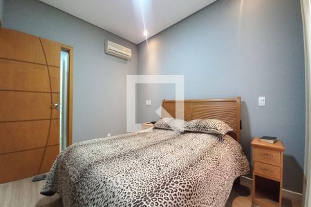 Casa de condomínio à venda com 260m², 3 quartos e 4 vagas Casa de condomínio à venda com 260m², 3 quartos e 4 vagasQuarto 1- Suíte