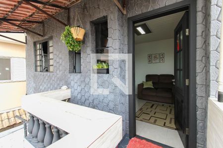 Casa à venda com 150m², 5 quartos e 2 vagas Casa à venda com 150m², 5 quartos e 2 vagasEntrada casa 3