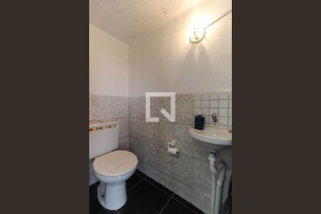 Casa à venda com 150m², 5 quartos e 2 vagas Casa à venda com 150m², 5 quartos e 2 vagasBanheiro de serviço