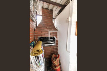 Casa à venda com 150m², 5 quartos e 2 vagas Casa à venda com 150m², 5 quartos e 2 vagasChurrasqueira