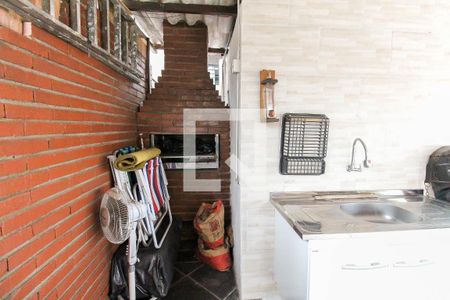 Casa à venda com 150m², 5 quartos e 2 vagas Casa à venda com 150m², 5 quartos e 2 vagasChurrasqueira