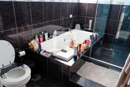 Casa à venda com 320m², 3 quartos e 3 vagas Casa à venda com 320m², 3 quartos e 3 vagasBanheiro da Suíte 3