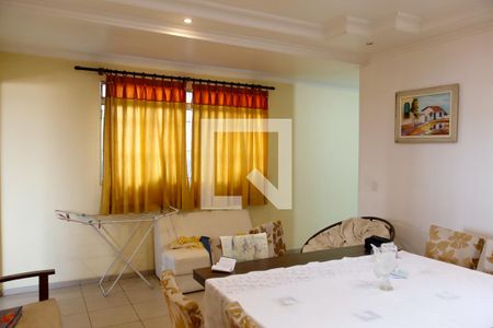 Casa à venda com 320m², 3 quartos e 3 vagas Casa à venda com 320m², 3 quartos e 3 vagasCopa