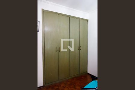 Casa à venda com 320m², 3 quartos e 3 vagas Casa à venda com 320m², 3 quartos e 3 vagasQuarto 2