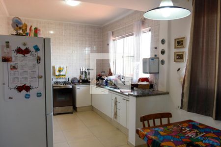 Casa à venda com 320m², 3 quartos e 3 vagas Casa à venda com 320m², 3 quartos e 3 vagasCozinha