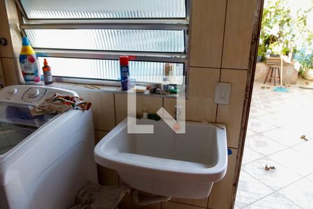 Casa à venda com 320m², 3 quartos e 3 vagas Casa à venda com 320m², 3 quartos e 3 vagasLavanderia