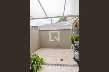 Casa de condomínio à venda com 157m², 3 quartos e 2 vagasQuintal