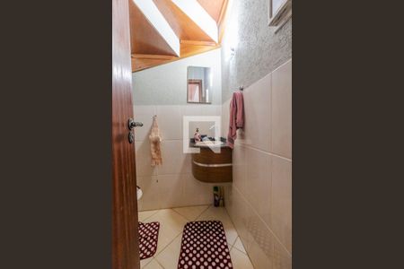 Casa de condomínio à venda com 157m², 3 quartos e 2 vagasLavabo