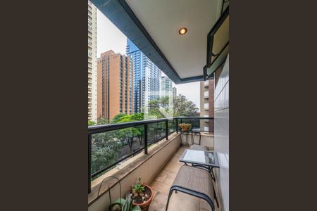 Apartamento à venda com 167m², 3 quartos e 2 vagas Apartamento à venda com 167m², 3 quartos e 2 vagasSacada
