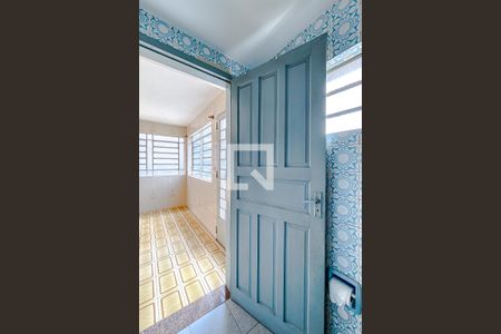 Casa à venda com 260m², 3 quartos e 10 vagasBanheiro de serviço