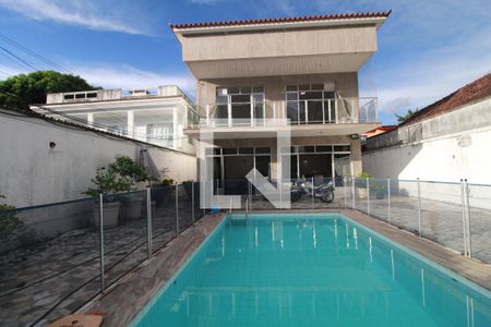Casa de condomínio à venda com 180m², 5 quartos e NaN vagas Casa de condomínio à venda com 180m², 5 quartos e NaN vagasÁrea externa - piscina
