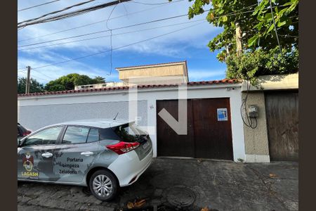 Casa de condomínio à venda com 180m², 5 quartos e NaN vagas Casa de condomínio à venda com 180m², 5 quartos e NaN vagasFachada