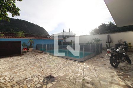 Casa de condomínio à venda com 180m², 5 quartos e NaN vagas Casa de condomínio à venda com 180m², 5 quartos e NaN vagasÁrea externa