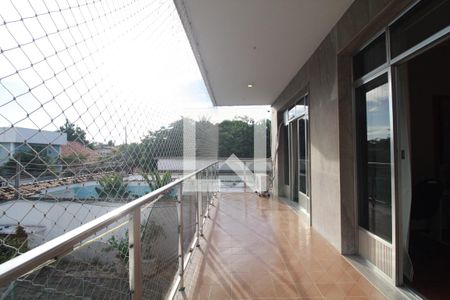 Casa de condomínio à venda com 180m², 5 quartos e NaN vagas Casa de condomínio à venda com 180m², 5 quartos e NaN vagasVaranda do quarto 2 / Suíte