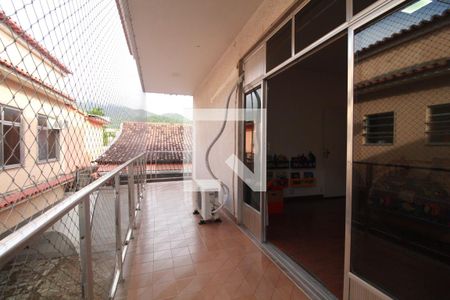 Casa de condomínio à venda com 180m², 5 quartos e NaN vagas Casa de condomínio à venda com 180m², 5 quartos e NaN vagasQuarto 1 - varanda