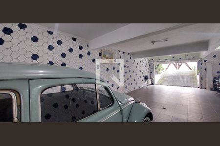 Casa à venda com 260m², 3 quartos e 6 vagas Casa à venda com 260m², 3 quartos e 6 vagasGaragem