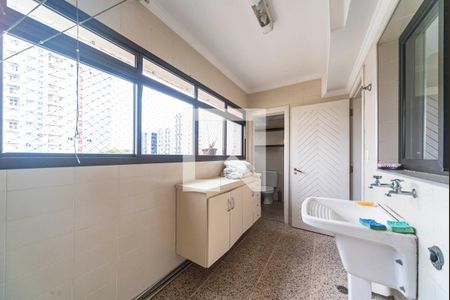 Apartamento à venda com 182m², 3 quartos e 3 vagas Apartamento à venda com 182m², 3 quartos e 3 vagasÁrea de Serviço