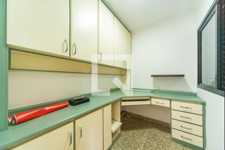 Apartamento à venda com 182m², 3 quartos e 3 vagas Apartamento à venda com 182m², 3 quartos e 3 vagasQuarto de Serviço