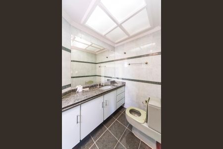 Apartamento à venda com 182m², 3 quartos e 3 vagas Apartamento à venda com 182m², 3 quartos e 3 vagasBanheiro do Quarto 2