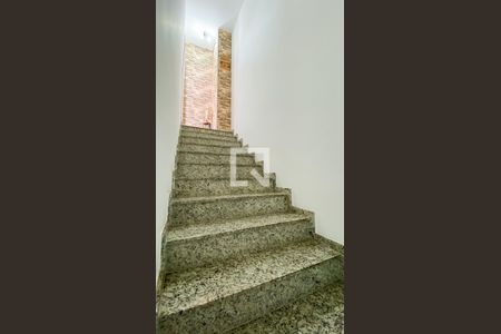 Apartamento à venda com 84m², 2 quartos e 1 vagaEscada