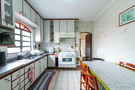 Casa à venda com 214m², 3 quartos e 2 vagas Casa à venda com 214m², 3 quartos e 2 vagasCozinha