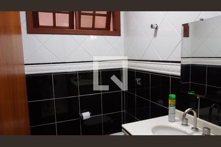 Casa à venda com 223m², 3 quartos e 2 vagasBanheiro 2