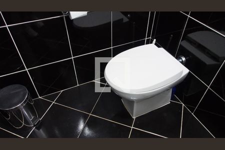 Casa à venda com 223m², 3 quartos e 2 vagasBanheiro 2