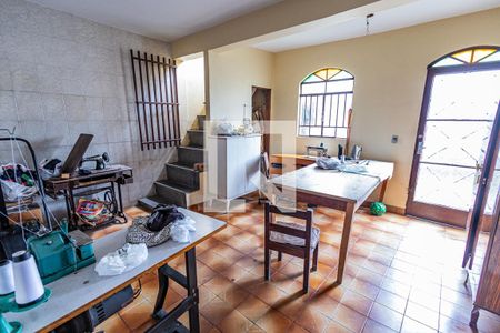 Casa à venda com 437m², 5 quartos e 2 vagasSotão