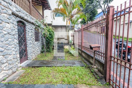 Casa à venda com 437m², 5 quartos e 2 vagasJardim / fachada