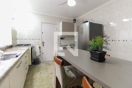 Casa à venda com 227m², 3 quartos e 7 vagas Casa à venda com 227m², 3 quartos e 7 vagasCozinha