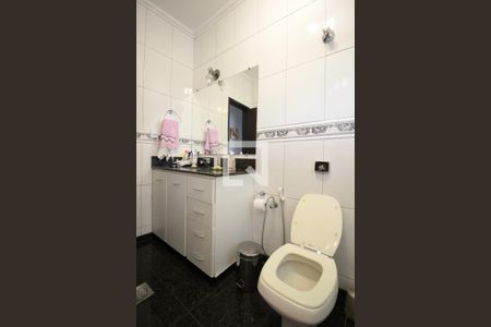 Casa à venda com 332m², 5 quartos e 3 vagasBanheiro Social