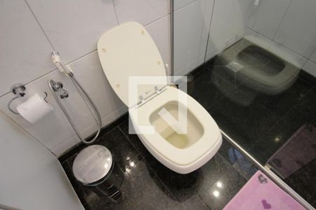 Casa à venda com 332m², 5 quartos e 3 vagasBanheiro Social