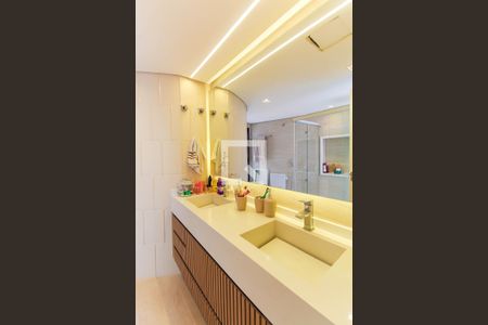 Apartamento à venda com 156m², 3 quartos e 3 vagas Apartamento à venda com 156m², 3 quartos e 3 vagasBanheiro da Suíte 2