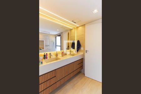 Apartamento à venda com 156m², 3 quartos e 3 vagas Apartamento à venda com 156m², 3 quartos e 3 vagasBanheiro da Suíte 2