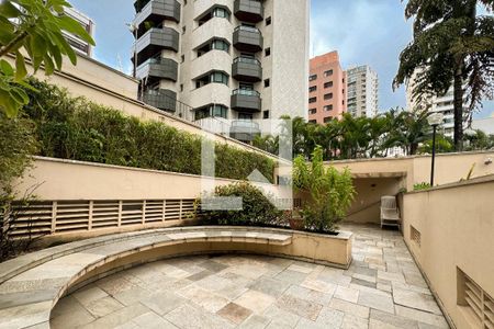 Apartamento à venda com 200m², 3 quartos e 3 vagas Apartamento à venda com 200m², 3 quartos e 3 vagasÁrea externa