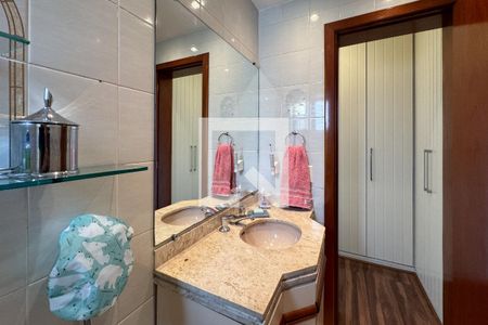 Apartamento à venda com 200m², 3 quartos e 3 vagas Apartamento à venda com 200m², 3 quartos e 3 vagasBanheiro da Suíte 2