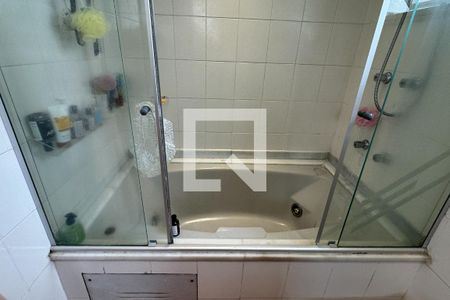 Apartamento à venda com 200m², 3 quartos e 3 vagas Apartamento à venda com 200m², 3 quartos e 3 vagasBanheiro da Suíte 1