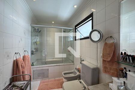 Apartamento à venda com 200m², 3 quartos e 3 vagas Apartamento à venda com 200m², 3 quartos e 3 vagasBanheiro da Suíte 1