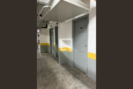 Apartamento à venda com 200m², 3 quartos e 3 vagas Apartamento à venda com 200m², 3 quartos e 3 vagasDepósito