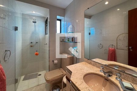 Apartamento à venda com 200m², 3 quartos e 3 vagas Apartamento à venda com 200m², 3 quartos e 3 vagasBanheiro da Suíte 2