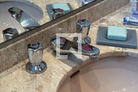 Apartamento à venda com 200m², 3 quartos e 3 vagas Apartamento à venda com 200m², 3 quartos e 3 vagasBanheiro da Suíte 2