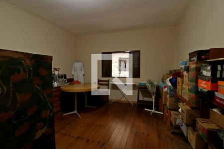 Casa à venda com 166m², 3 quartos e 1 vagaQuarto Casa Fundos