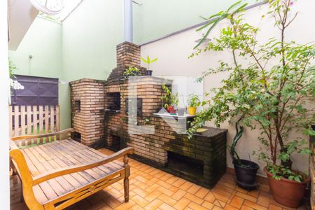 Casa à venda com 249m², 3 quartos e 2 vagas Casa à venda com 249m², 3 quartos e 2 vagasÁrea comum - Churrasqueira