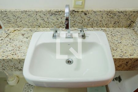 Casa à venda com 266m², 3 quartos e 4 vagas Casa à venda com 266m², 3 quartos e 4 vagasBanheiro 2